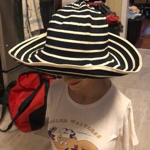 Scala black and white floppy hat